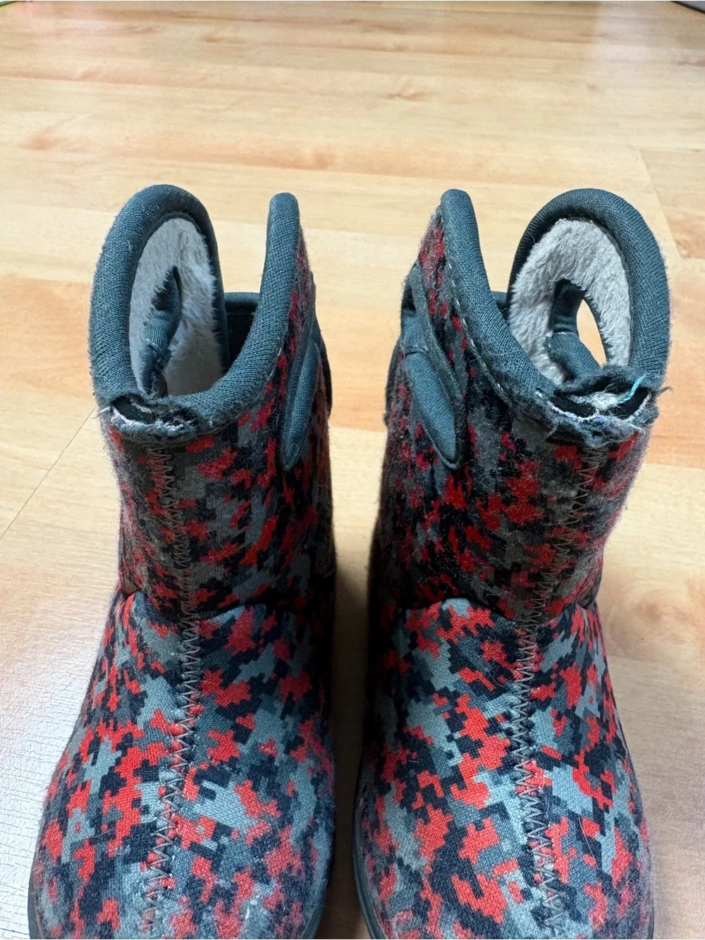 Bogs Toddler Insulated Winter Boots Red Gray Camo Pull On Rain Snow Boot Size 6